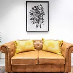 Contemporary 2-Bed House In Trendy Enmore
