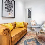 Contemporary 2-Bed House In Trendy Enmore