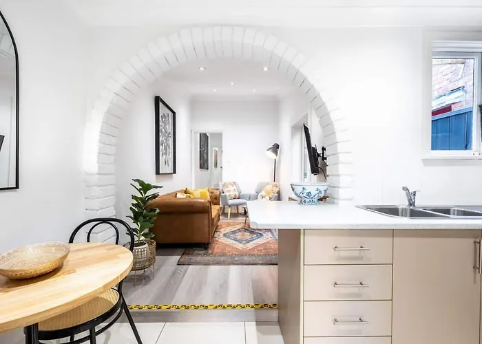 Contemporary 2-Bed House In Trendy Enmore