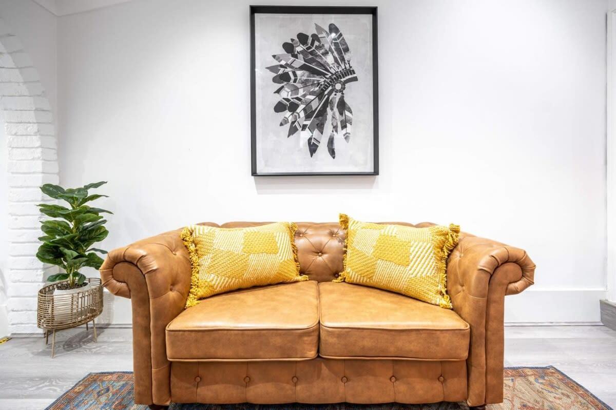 Contemporary 2-bed House In Trendy Enmore *