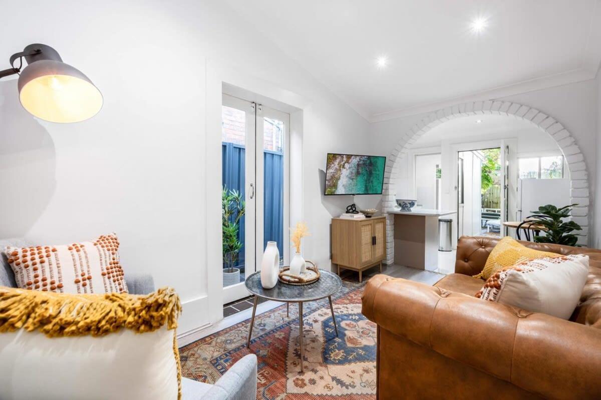 Contemporary 2-bed House In Trendy Enmore Holiday home