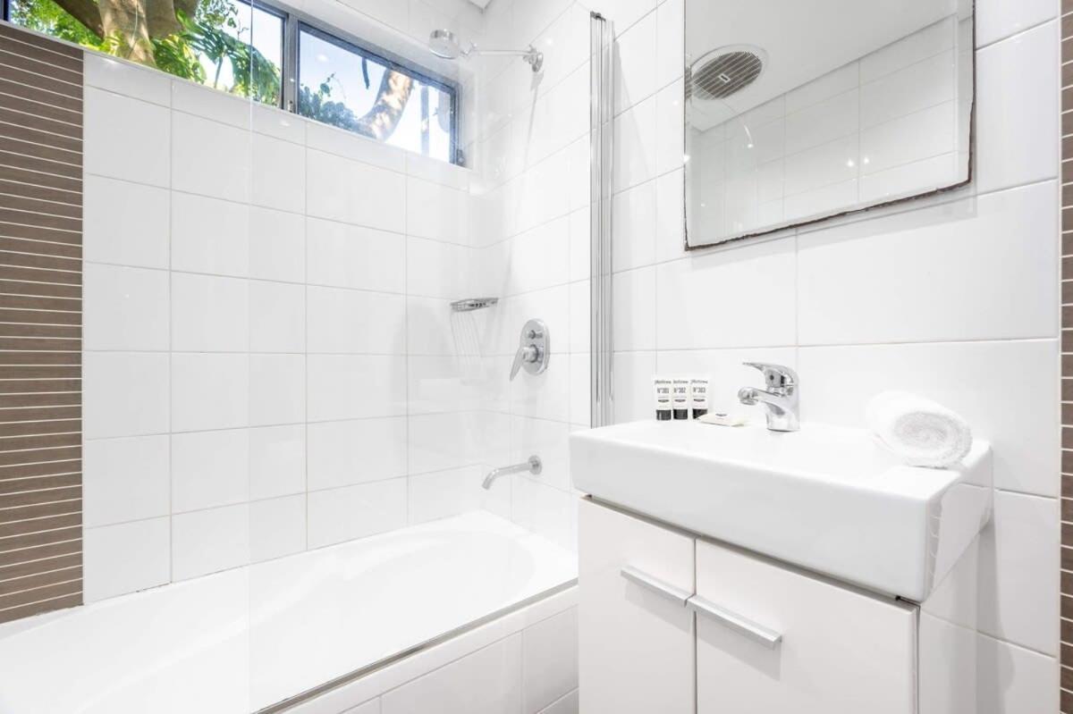 Holiday home Contemporary 2-bed House In Trendy Enmore *